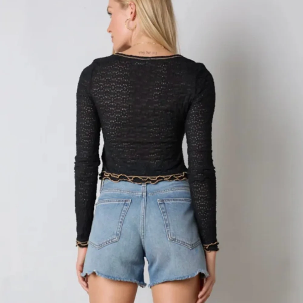 NWT Vestique Boutique Long Sleeve Crop Top Black Size Small